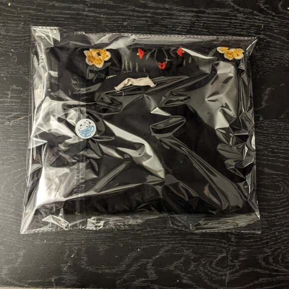 "Les Amis" Floral Embroidered Tee in Size L - Picture 15 of 16